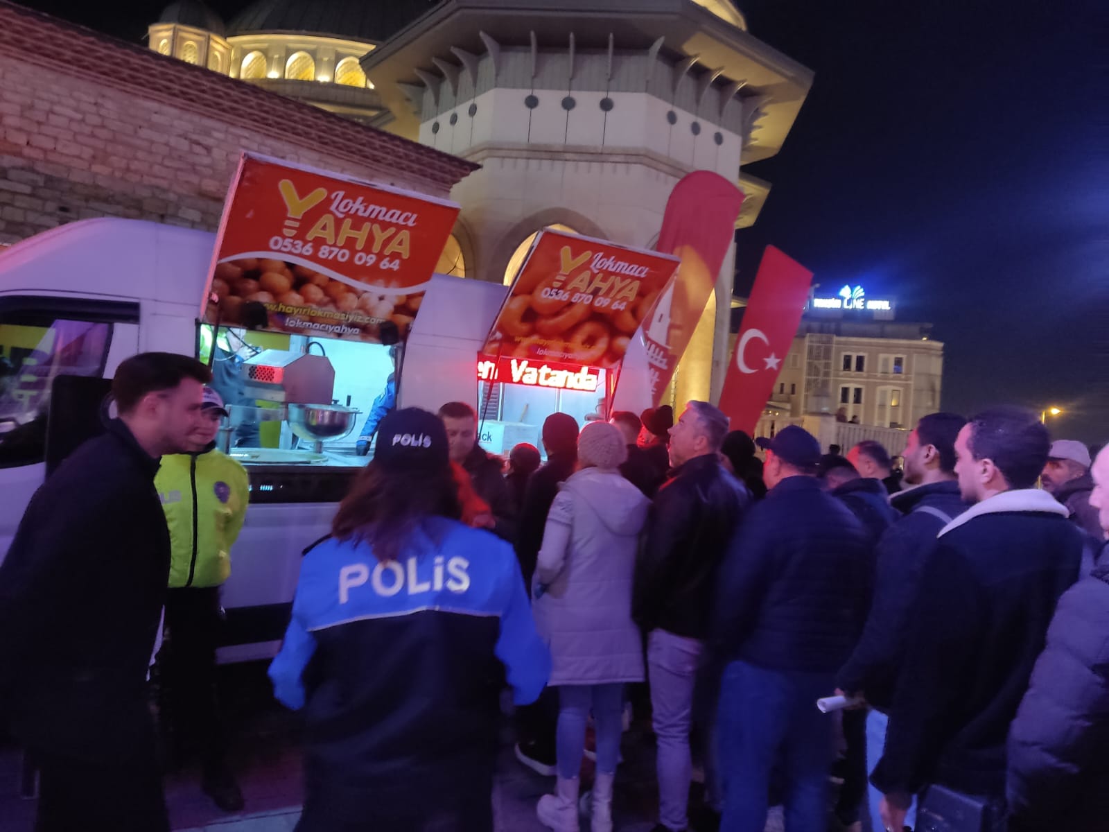 İstanbulun Tatlı Sürprizi Hayır Lokması Mobil Aracı